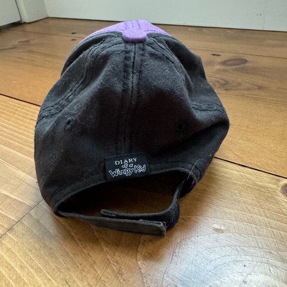 Diary of a Wimpy Kid Adjustable Hat & The Meltdown Book Set - Picture 8 of 14